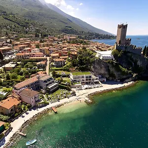 Castello Front Otel